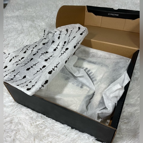 POSTER GIRL Diamond Duchess Rhinestone Combat Boots Zip Up Silver Black Size 6 - Picture 9 of 9